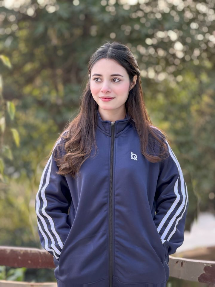 W-Navy Streak Zipper