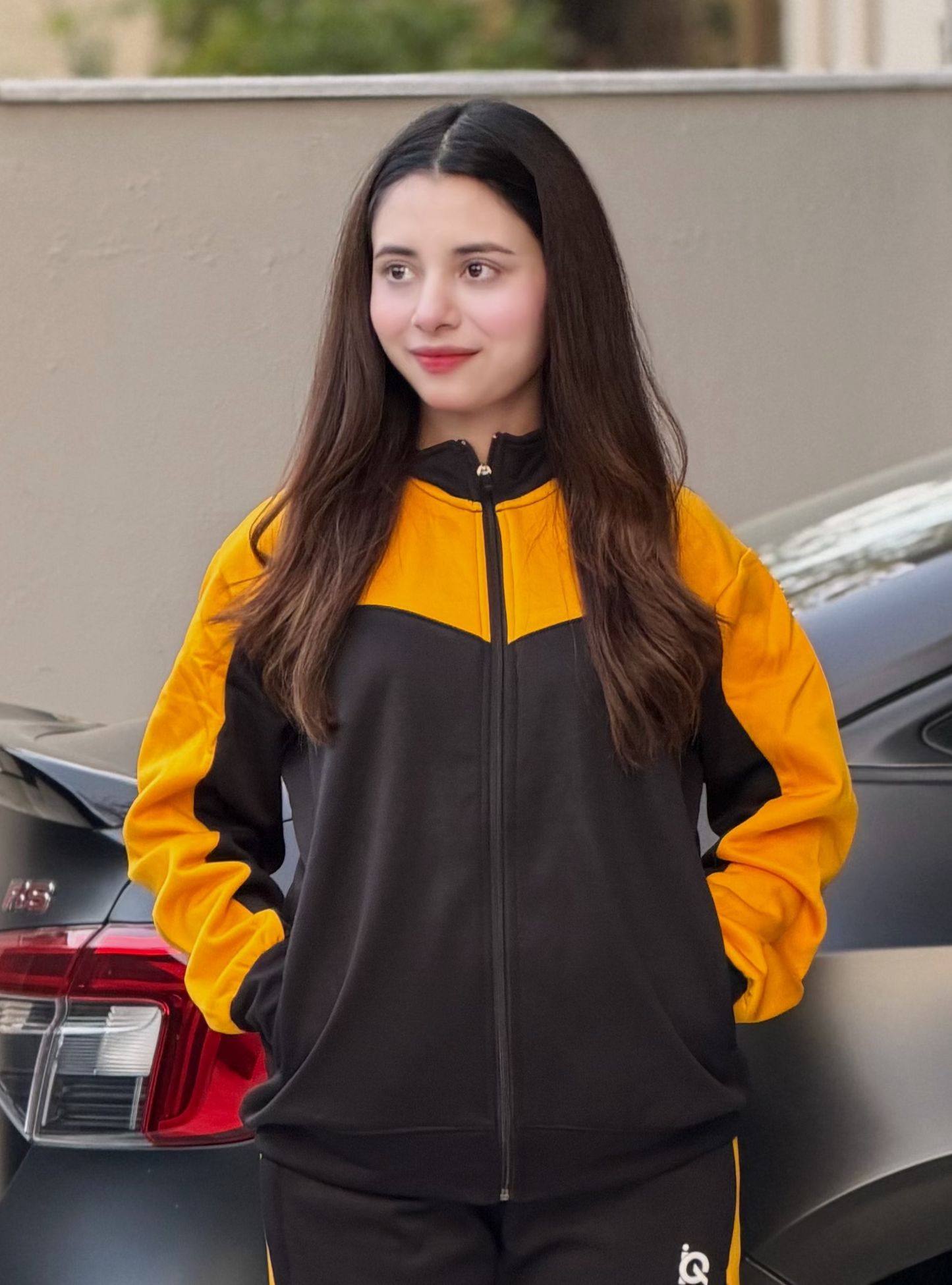 W-Golden Stride Zipper